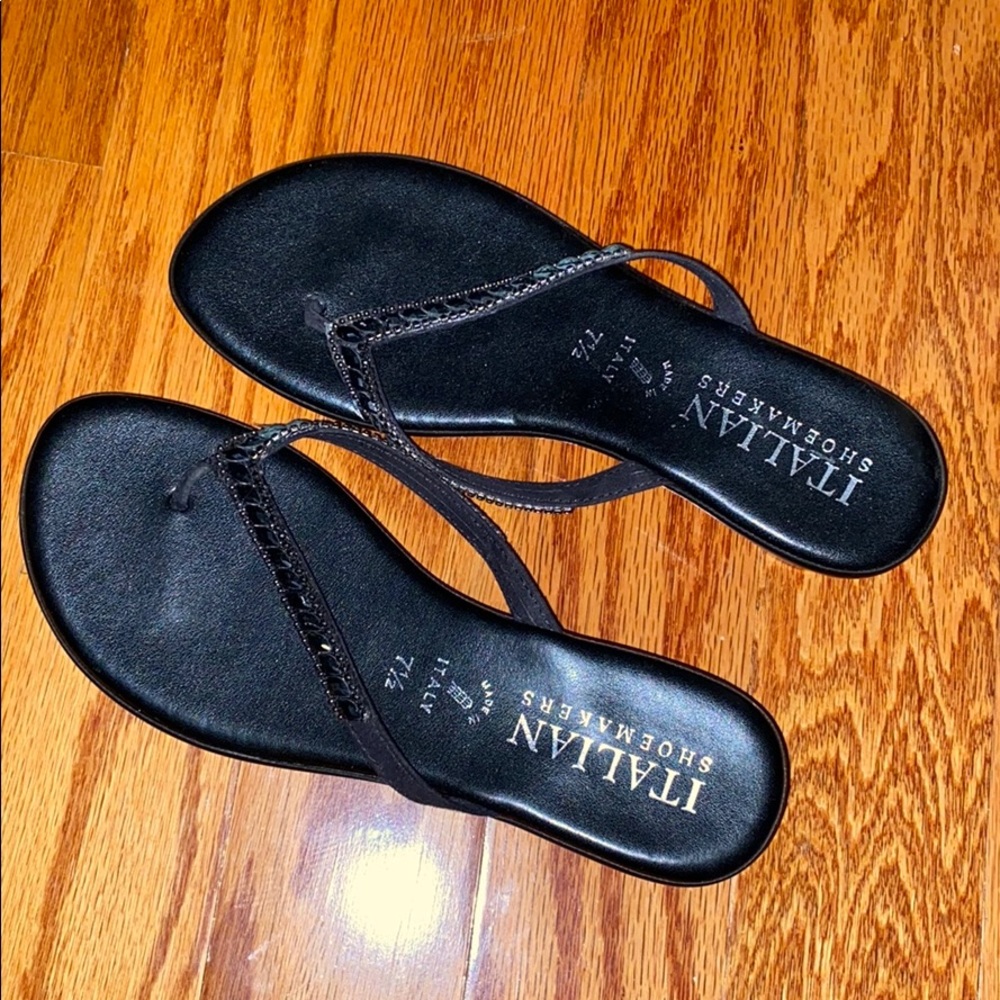 Slight Wedged Black Sandals